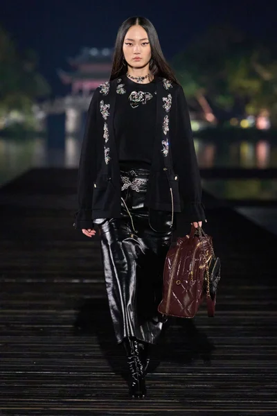 Look 7